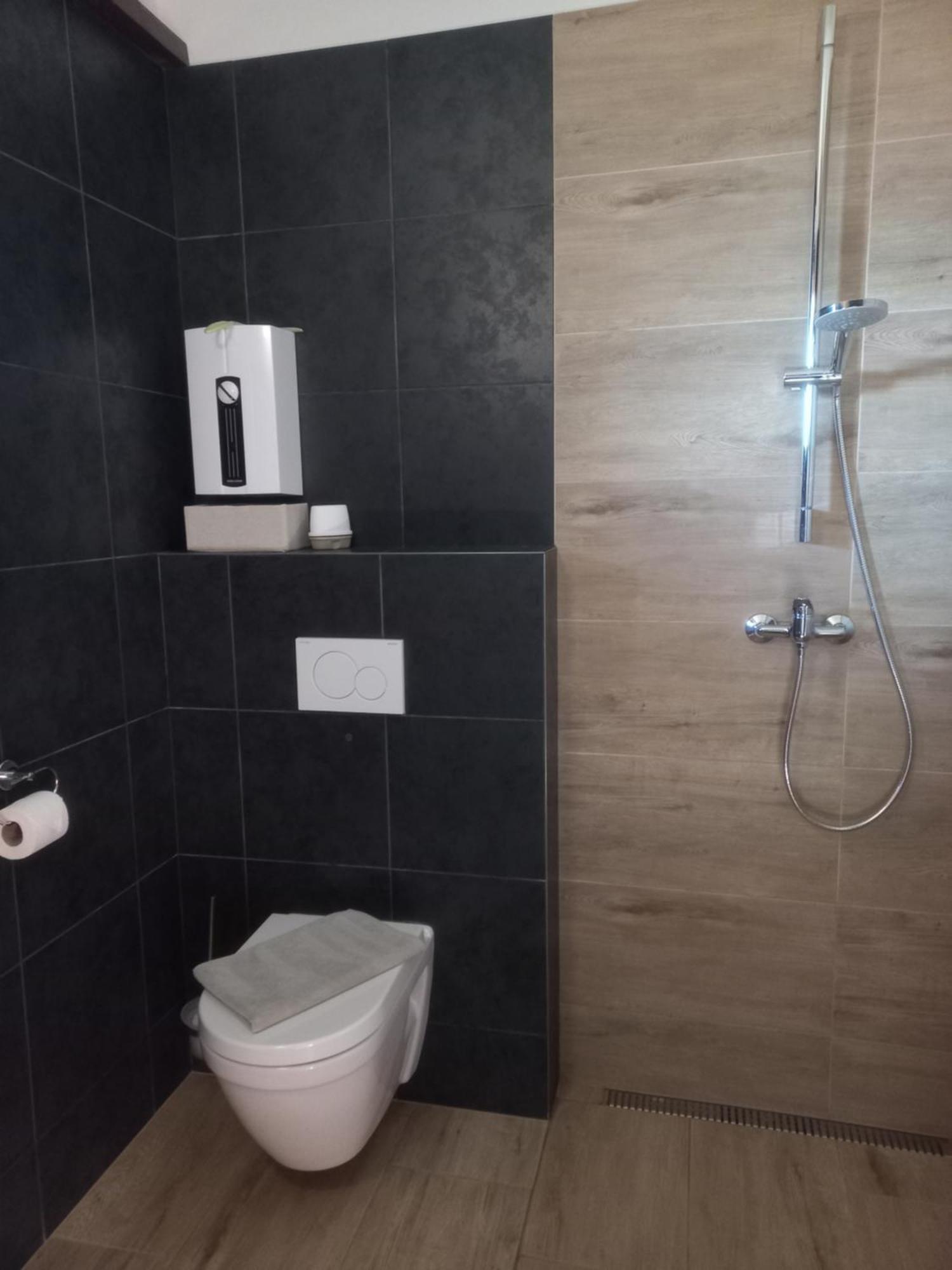 Penzion Ve Vinohrade Němčičky Exterior foto