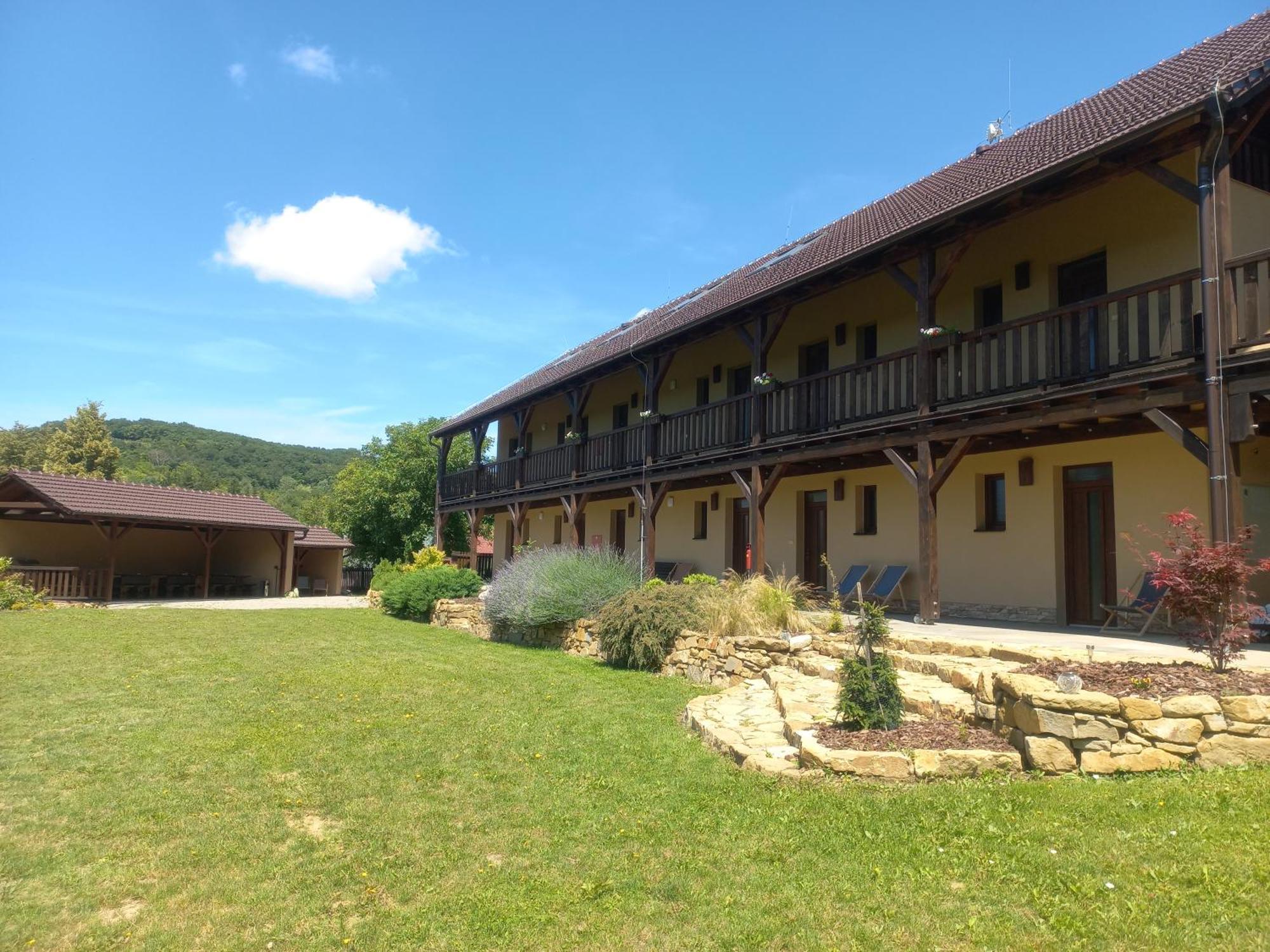 Penzion Ve Vinohrade Němčičky Exterior foto