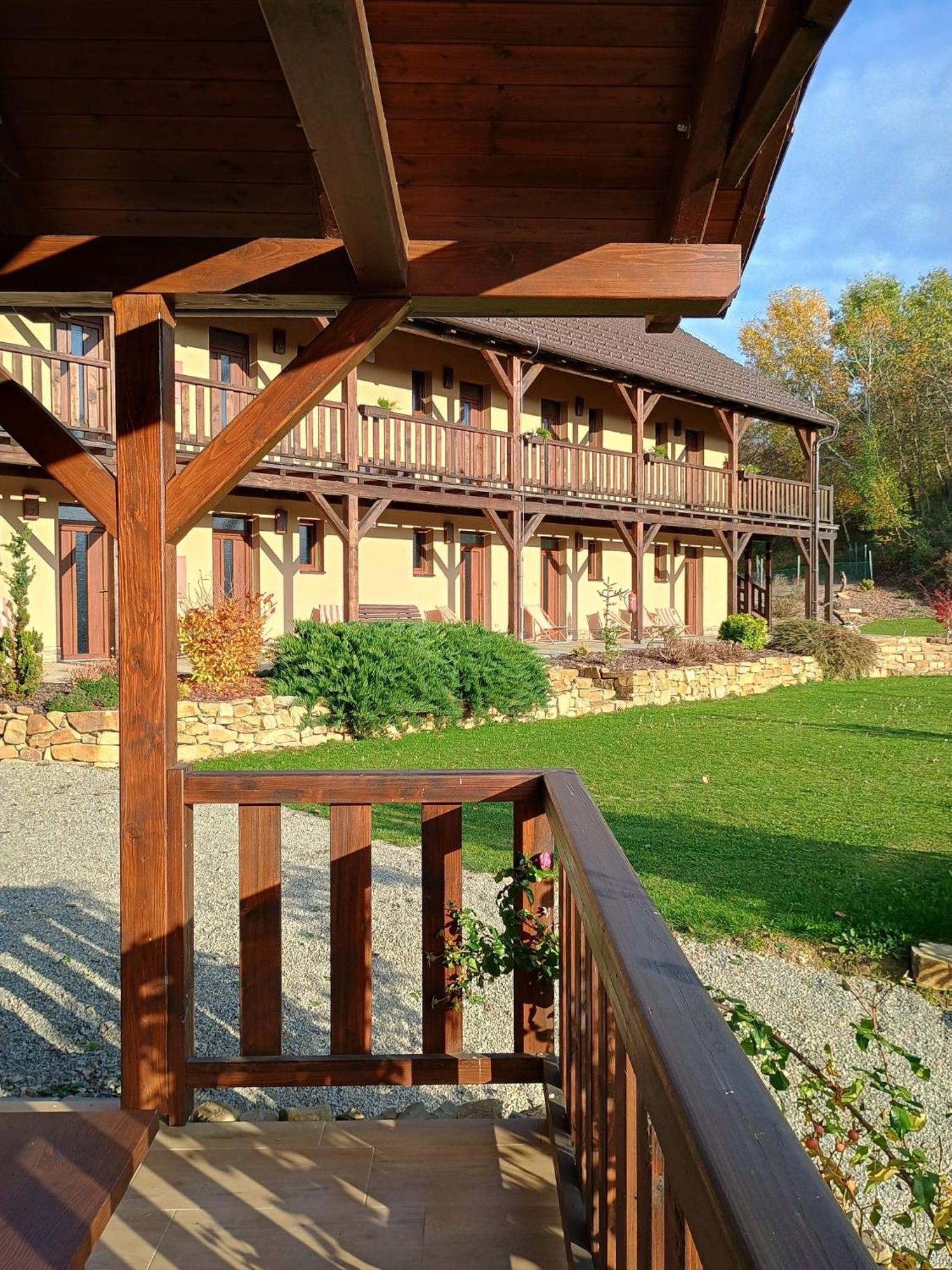 Penzion Ve Vinohrade Němčičky Exterior foto